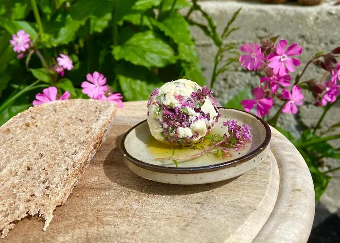 Bed & Breakfast Alp Es-cha Dadour